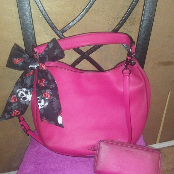 💥LIKE NEW💥 - Picture 1 of 8